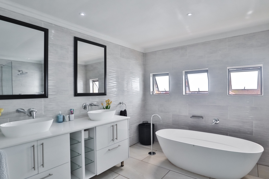 4 Bedroom Property for Sale in WestLake Country Safari Estate North West